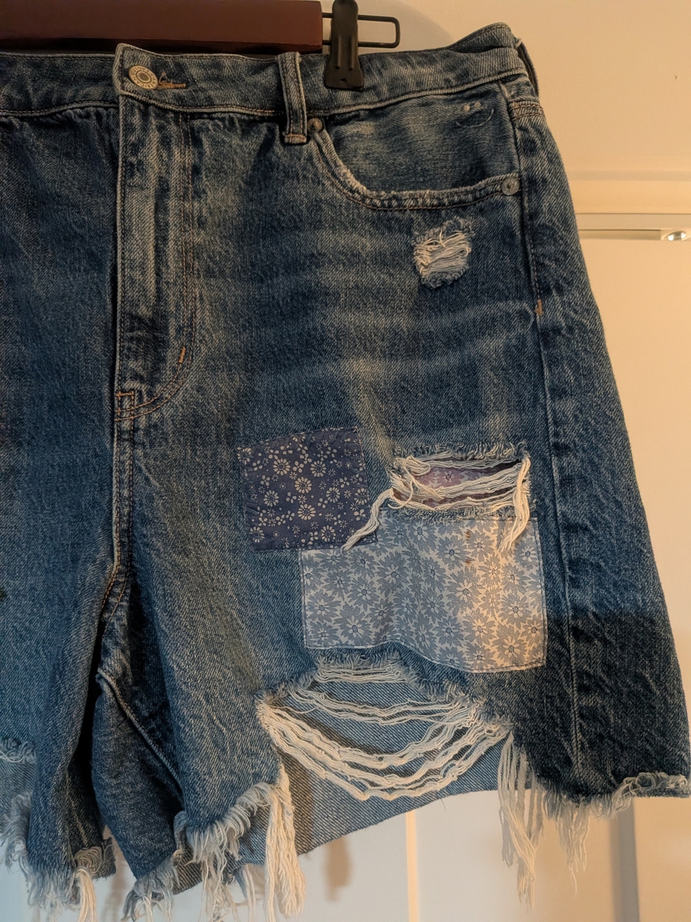 American Eagle Outfitters Highest Rise Baggy Patchwork Denim Shorts Size 16 - Picture 3 of 10